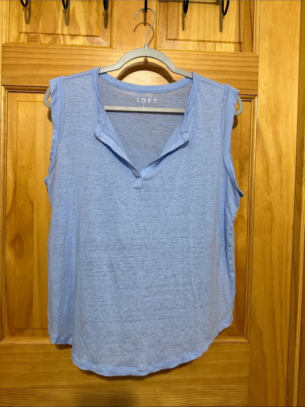 LOFT 100% Linen Pale Blue Sleeveless V-Notch Tank, Size Large.